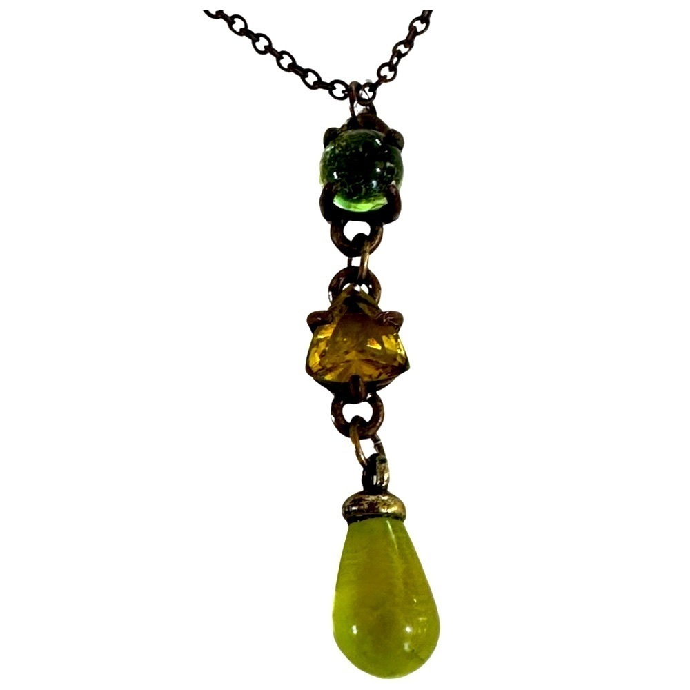 Glass and acrylic both a green color, vintage look necklace - Picture 2 of 7